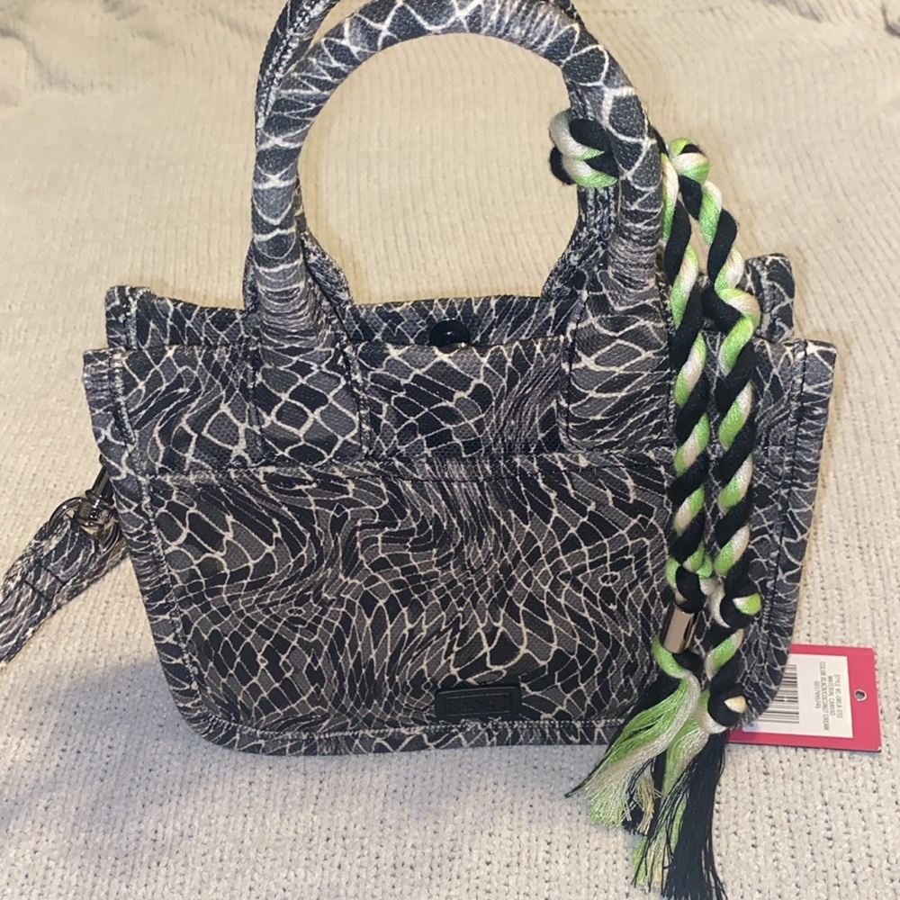 NWT VINCE CAMUTO ORLA CANVAS BLACK/COCONUT CREAM CROSSBODY CONVERTIBLE PURSE BAG